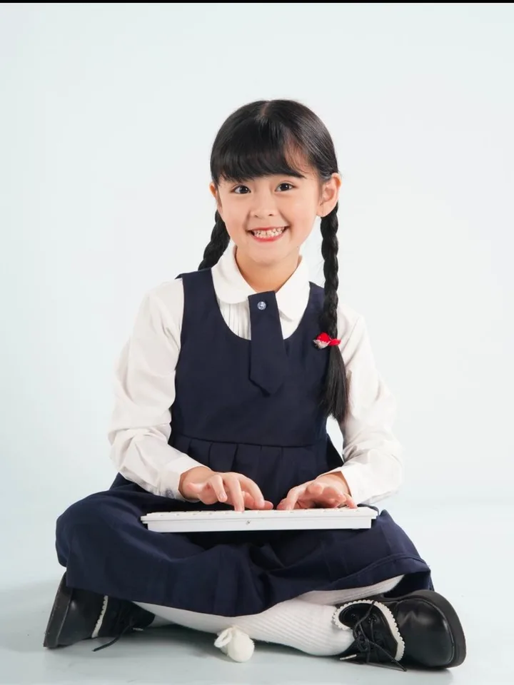 放学路上被尾随的四年级女孩角色立绘